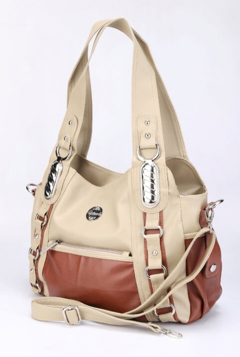 Videoda dumba va vagina korsatilgan. Yotoqxonada qora paypoqda ona bilan jinsiy aloqa