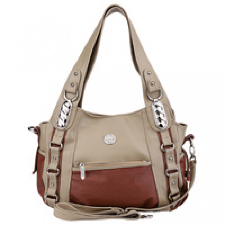 Chechen jinsiy aloqa Katta kokrak bilan ormonda jinsiy aloqa